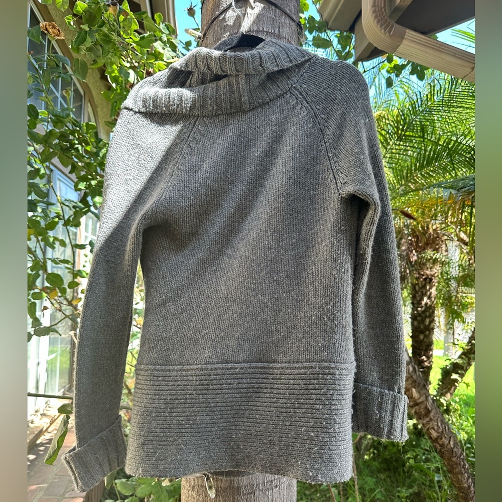 Gray Wool Blend Pullover Sweater! Good Condition! - image 2